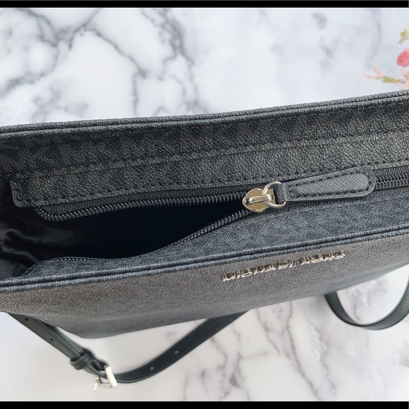 Gaby’sBags👜💕-Michael Kors Large Bag Black MK - Picture 7 of 8